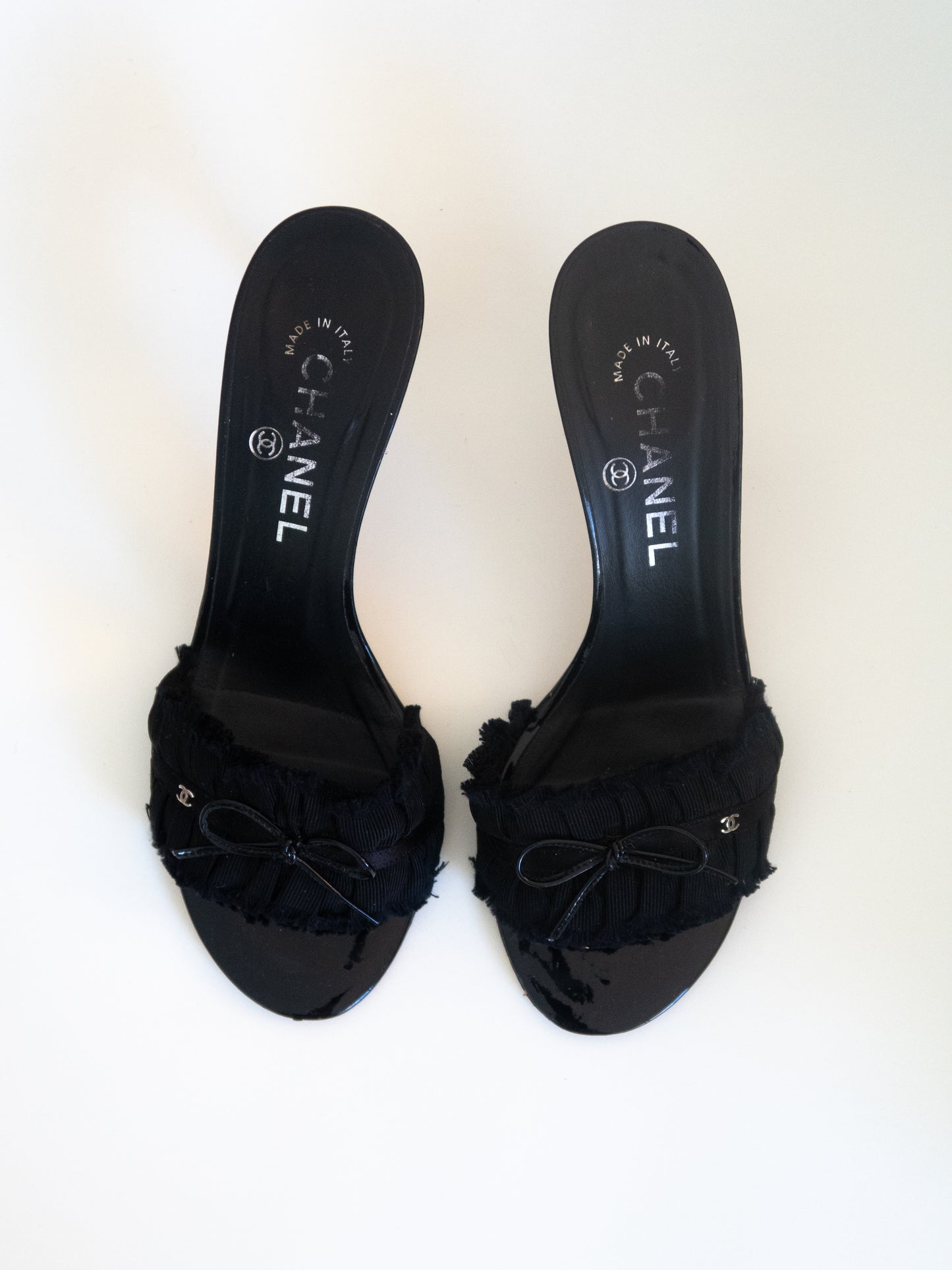 CHANEL 2012 Interlocking "CC" Ruffle Bow Slides (EU 37)