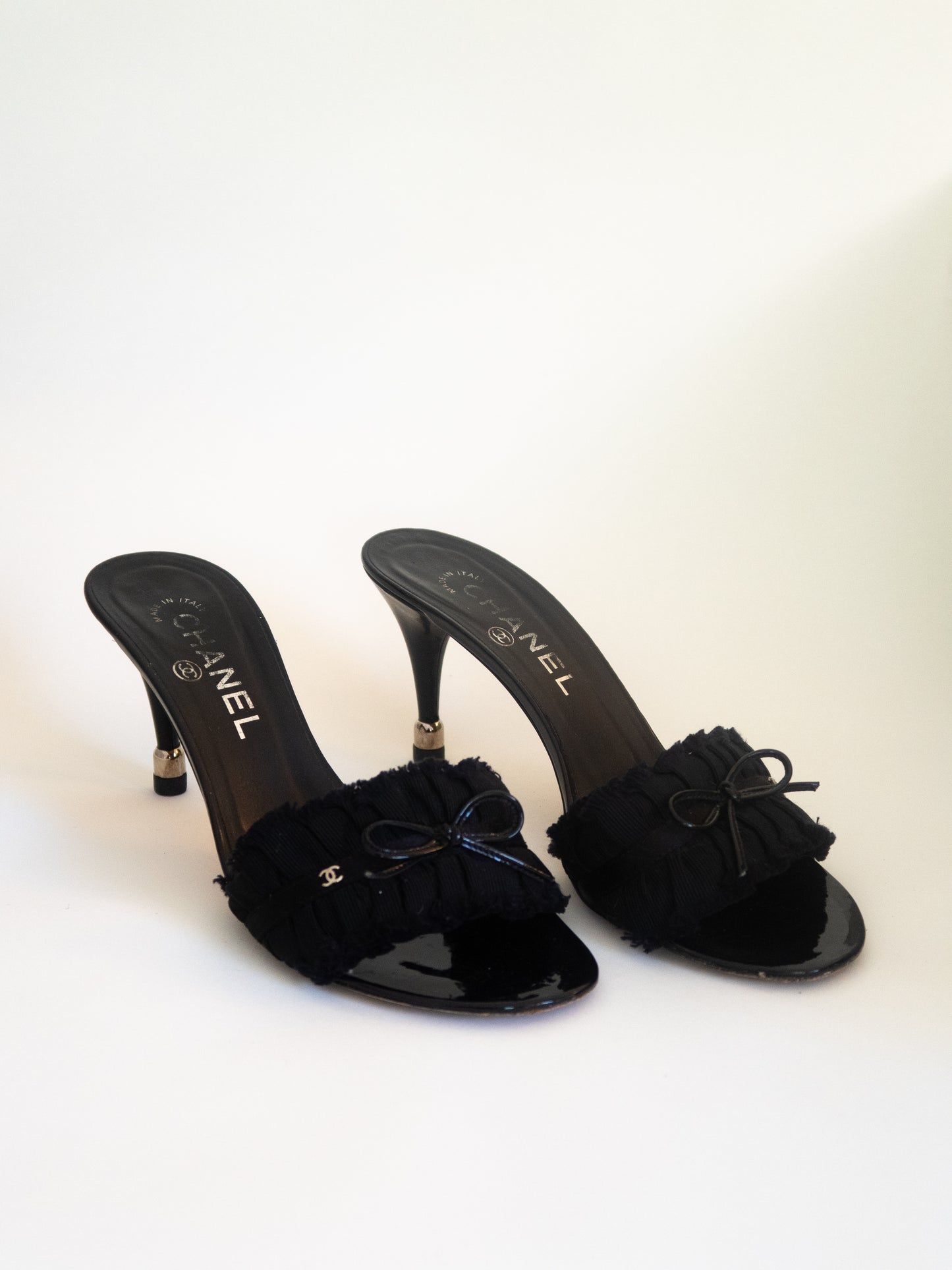 CHANEL 2012 Interlocking "CC" Ruffle Bow Slides (EU 37)