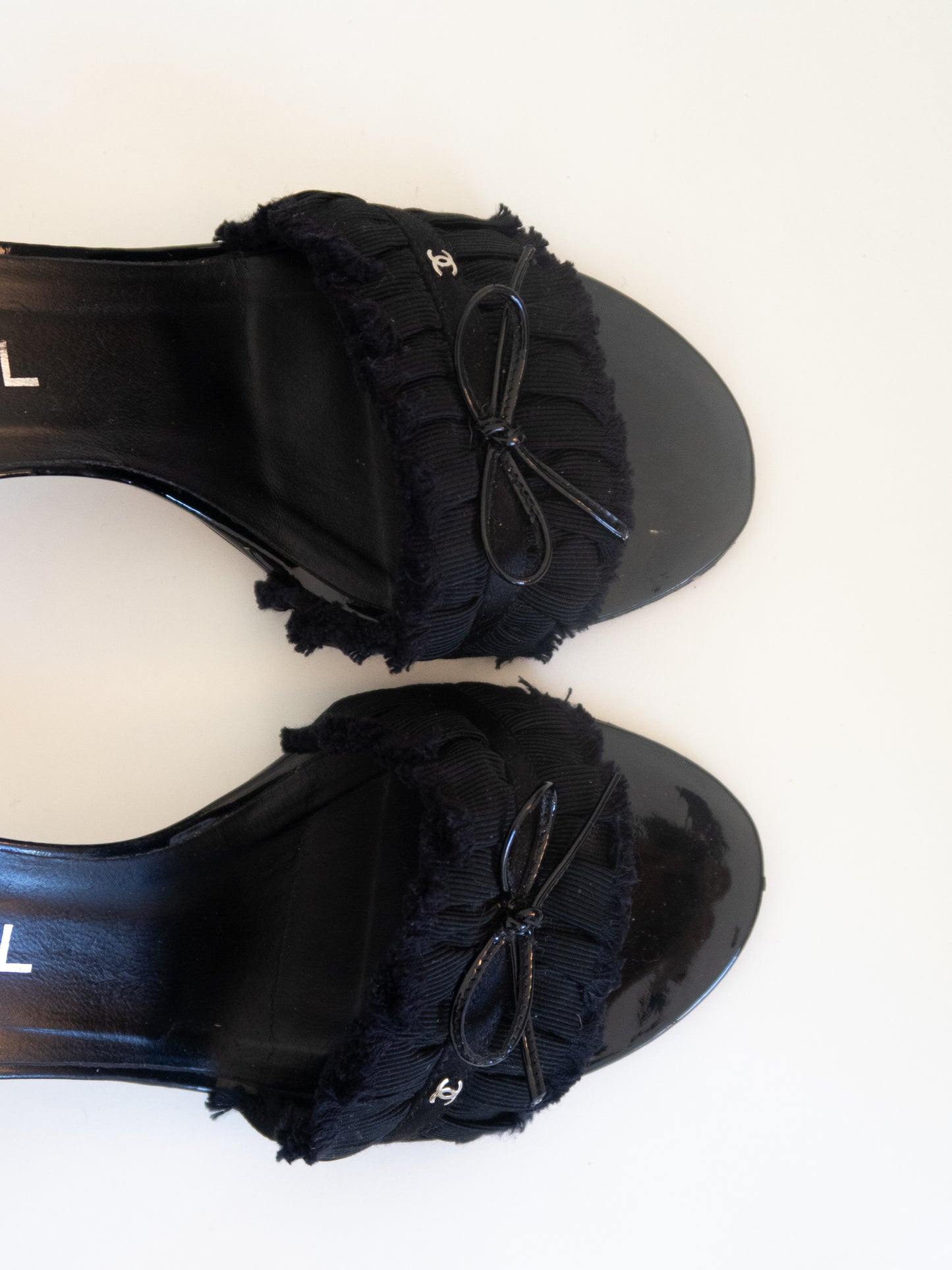 CHANEL 2012 Interlocking "CC" Ruffle Bow Slides (EU 37)