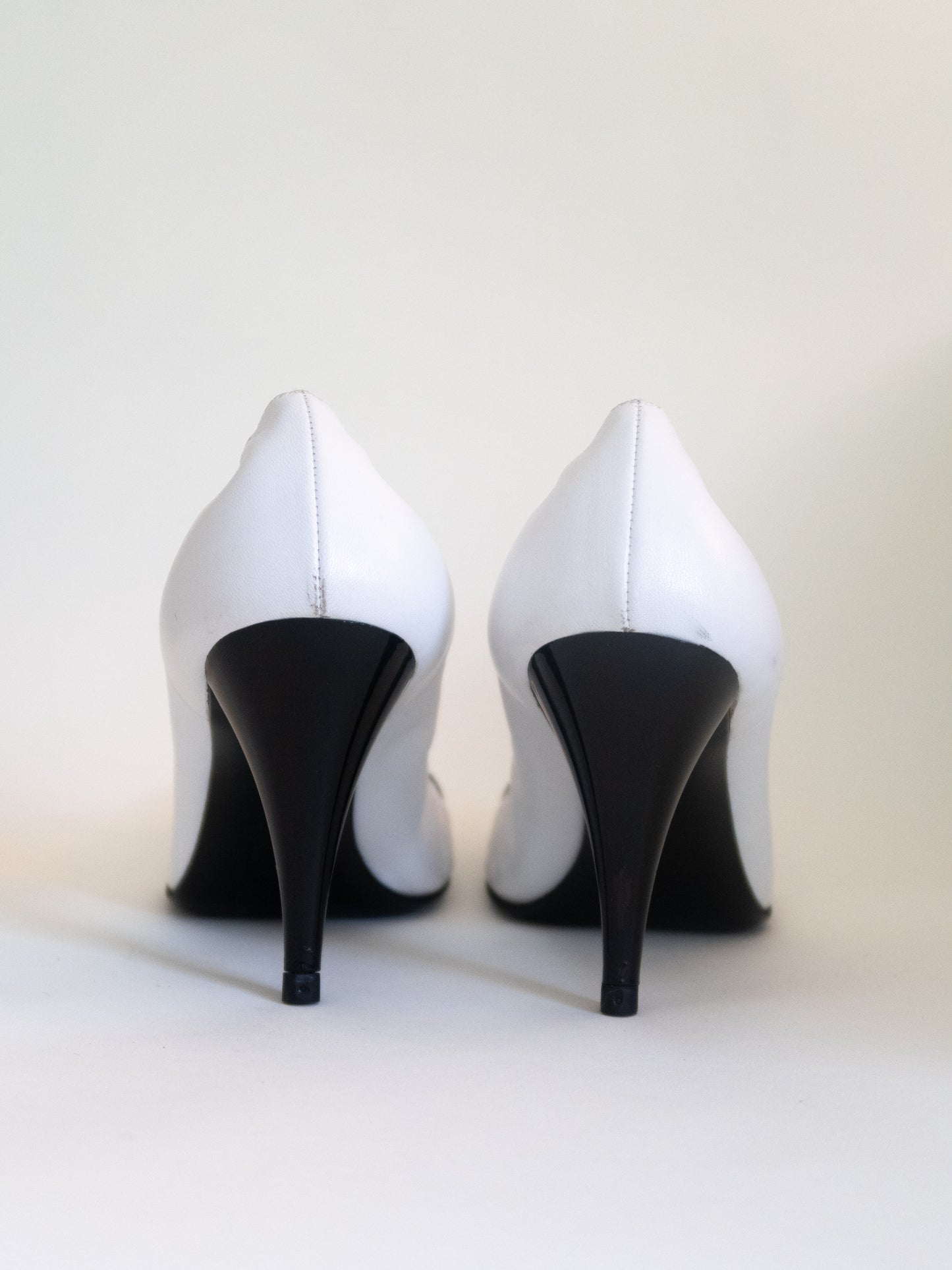 CHANEL Interlocking "CC" Logo White Calfskin Pumps (EU 36)