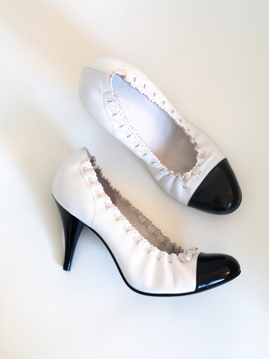 CHANEL Interlocking "CC" Logo White Calfskin Pumps (EU 36)