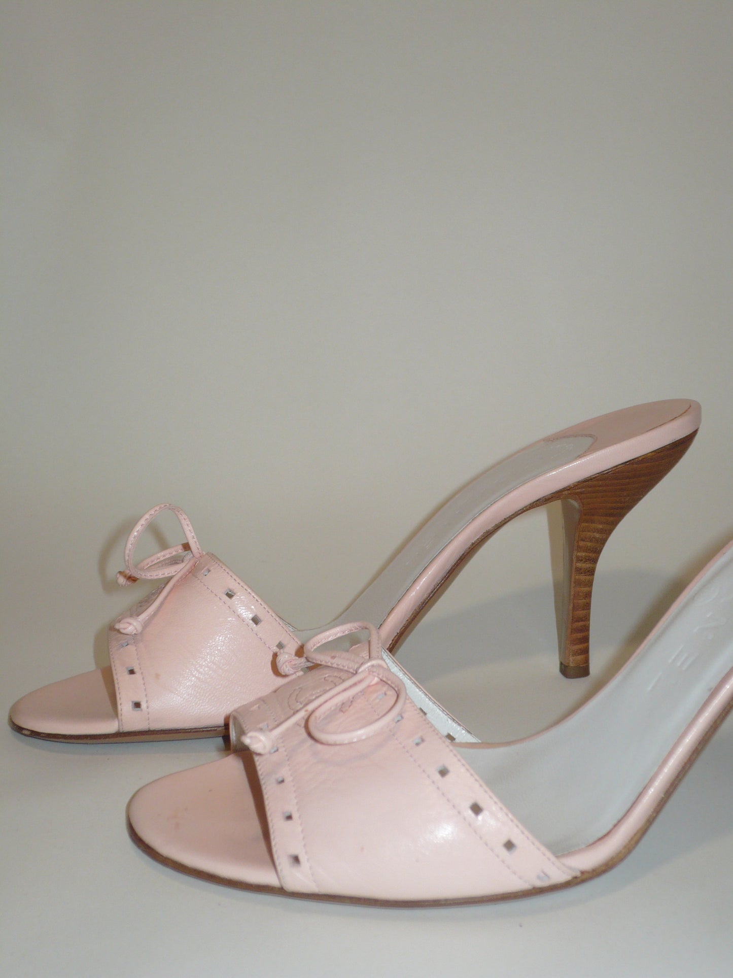 CHANEL Spring 2005 "CC" Pink Leather Sandal Mule (EU 37.5)