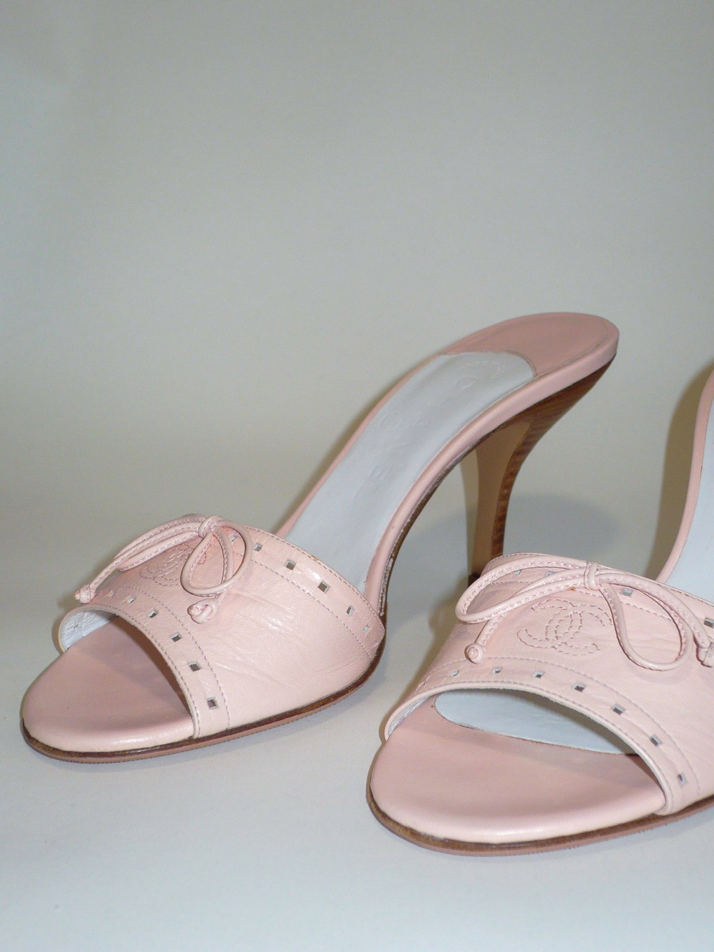 CHANEL Spring 2005 "CC" Pink Leather Sandal Mule (EU 37.5)